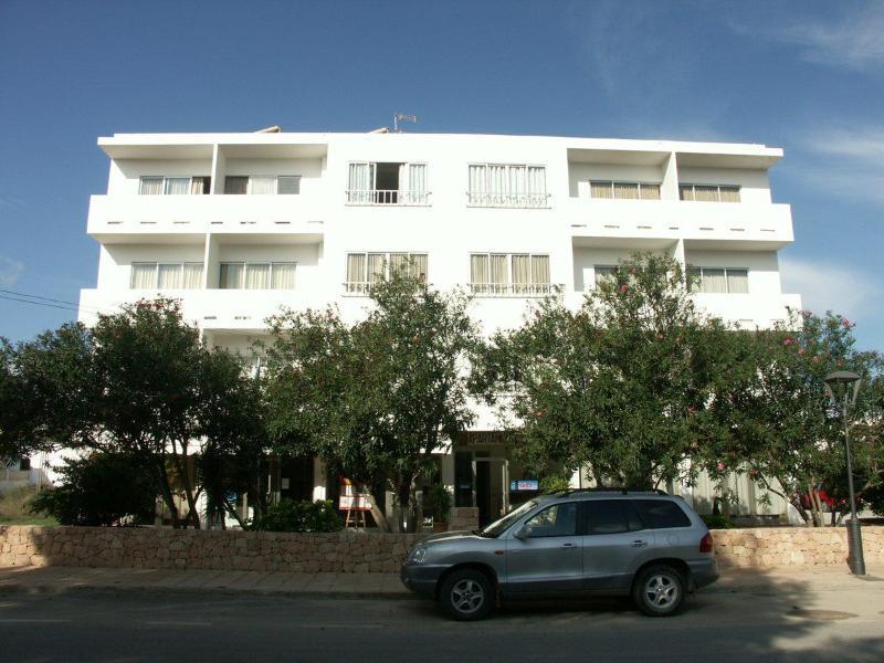 Maria Hotel Es Pujols Bagian luar foto
